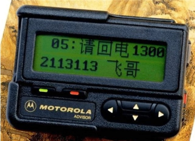 上世纪90年代的“BB机”，还有人记得吗？如今还能拨通传呼台吗？_腾讯新闻