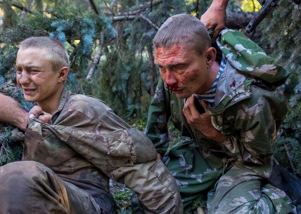 俄乌首次大规模交换战俘,俄战俘伤痕累累受尽乌军虐待_腾讯新闻