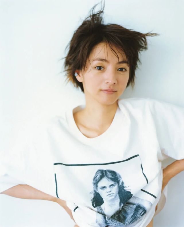 女星满岛光《muse》杂志封面大片,演绎清晨状态元气满满