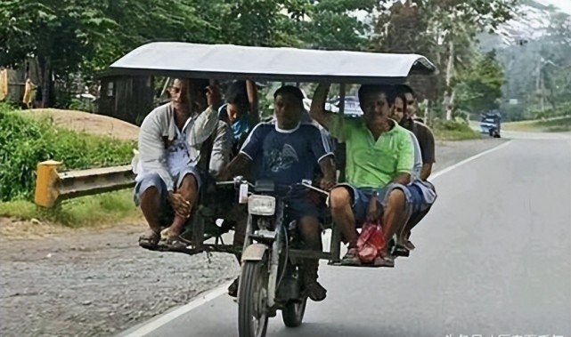 印度阅兵式上的摩托车叠罗汉,本源于英国殖民残留