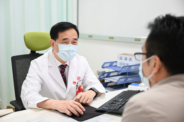 院长何裕隆教授亲自出诊