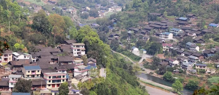 坪坝镇,1950年前,为曹家乡和中正乡.2015年11月,撤乡设镇.