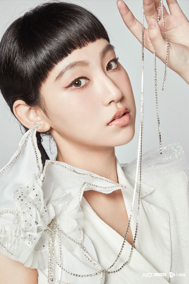 香港新生代歌手炎明熹:你可以发挥比年龄更大的力量_腾讯新闻