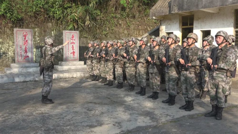 逐夢強軍的五年，他們的腳步愈發鏗鏘英語小笑話帶翻譯簡短