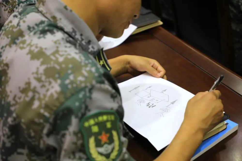 逐夢強軍的五年，他們的腳步愈發鏗鏘英語小笑話帶翻譯簡短