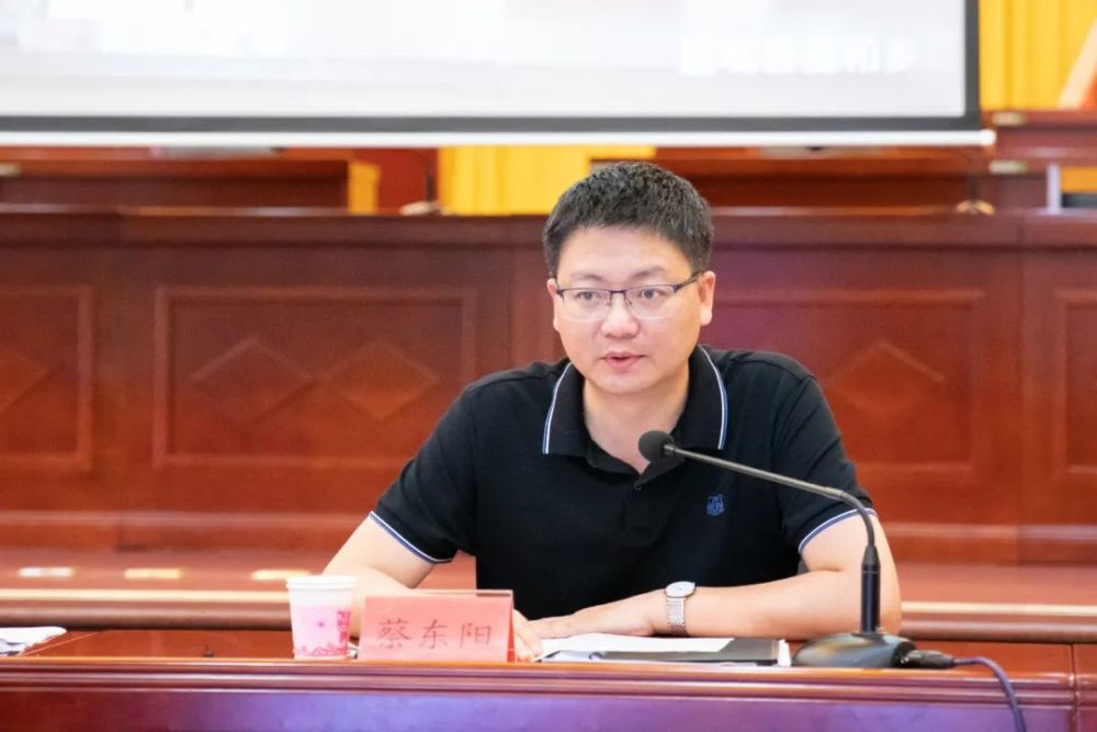 蔡东阳指出在上一轮持续性强降雨防御工作期间,全县各级各部门主要