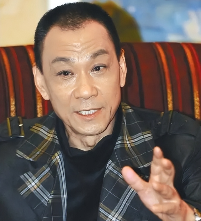 老戏骨王学圻儿子王大庆：理解父亲晚年离婚，娶模特妻子幸福美满_腾讯新闻