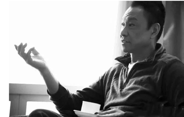 老戏骨王学圻儿子王大庆：理解父亲晚年离婚，娶模特妻子幸福美满_腾讯新闻