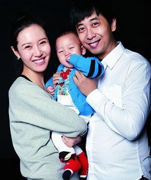 老戏骨王学圻儿子王大庆：理解父亲晚年离婚，娶模特妻子幸福美满_腾讯新闻