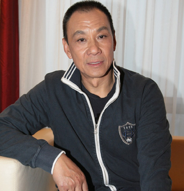 老戏骨王学圻儿子王大庆：理解父亲晚年离婚，娶模特妻子幸福美满_腾讯新闻