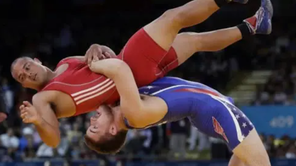 山东济南一男孩被殴打致倒地不起,打人者抱摔男孩头部,已全部到案