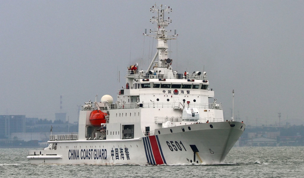 2萬噸的海警3901大型遠洋綜合巡邏艦,裝備了76毫米口徑火炮也已經裝備