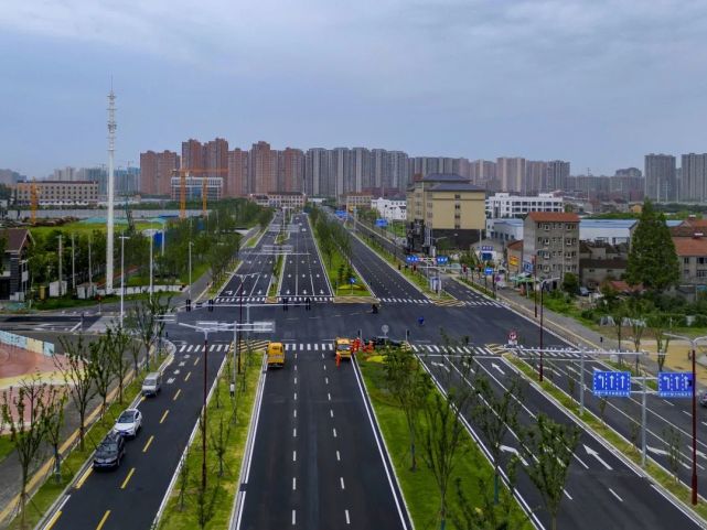 沙北新区长湖大道即将竣工 .