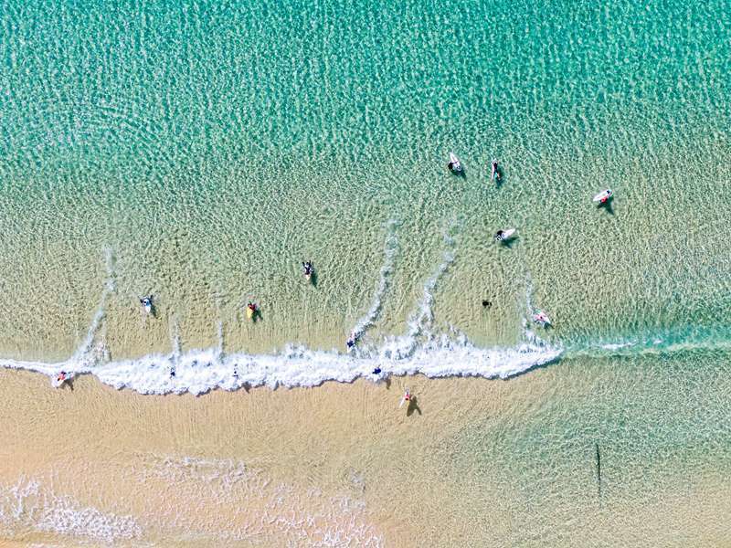 海南万宁：夏日冲浪正当时 尽享海天好风光_腾讯新闻
