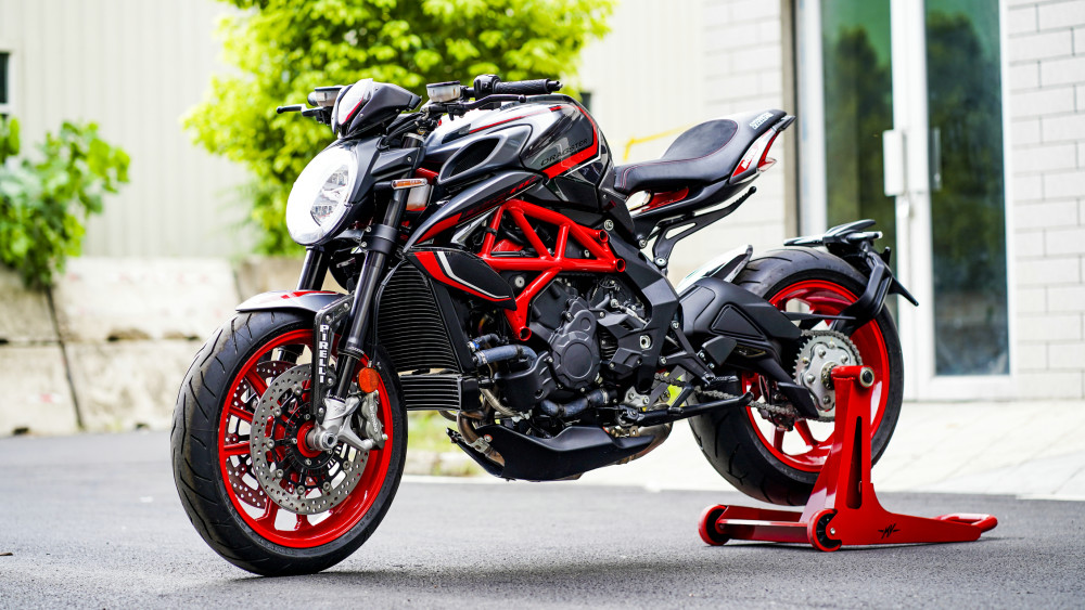 mv奥古斯塔dragster800rc实拍_腾讯新闻