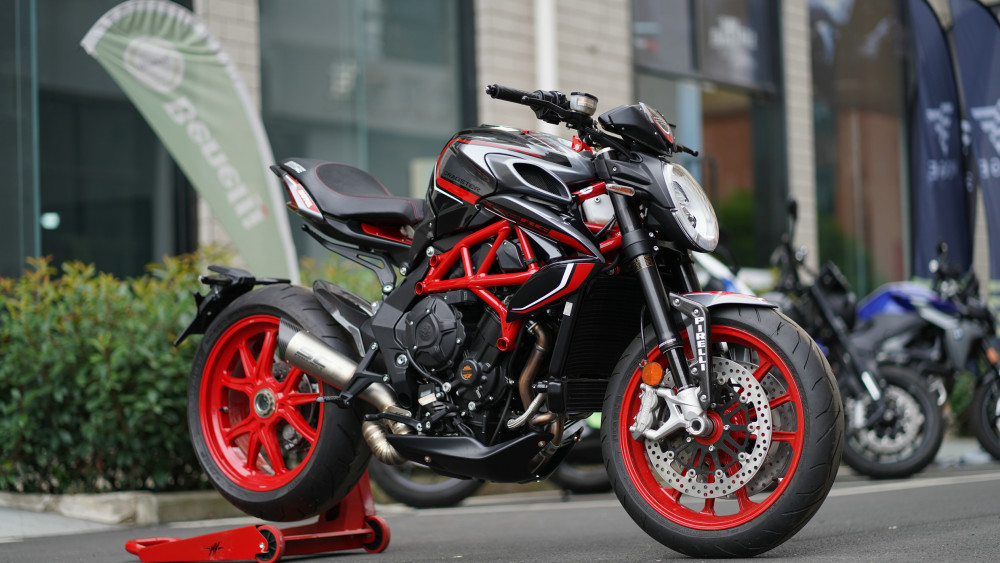 mv奥古斯塔dragster800rc实拍_腾讯新闻