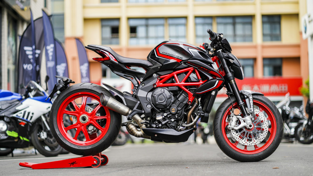 mv奥古斯塔dragster800rc实拍_腾讯新闻