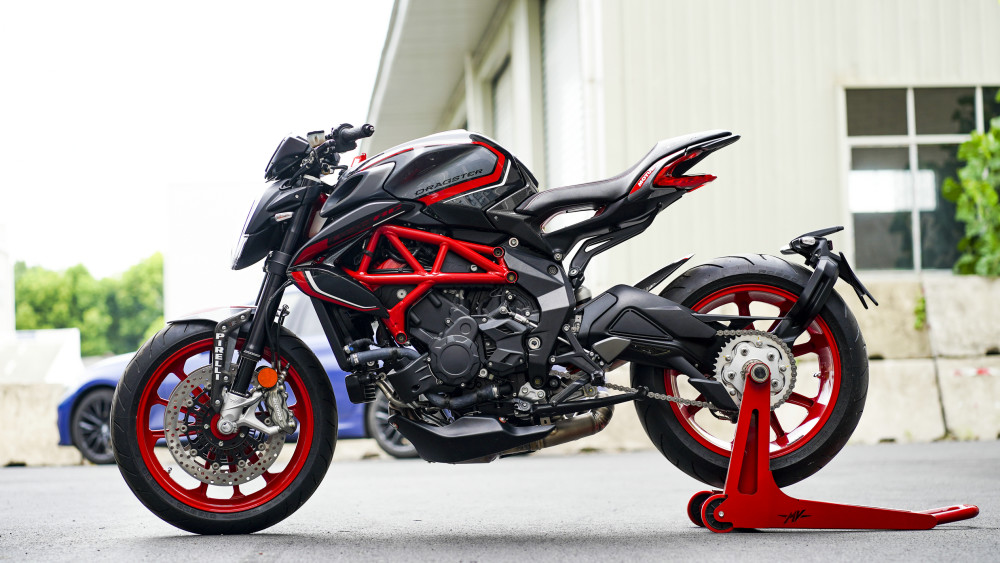 mv奥古斯塔dragster800rc实拍_腾讯新闻