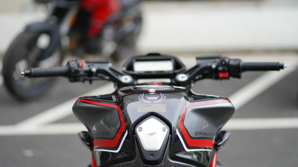 mv奥古斯塔dragster800rc实拍_腾讯新闻