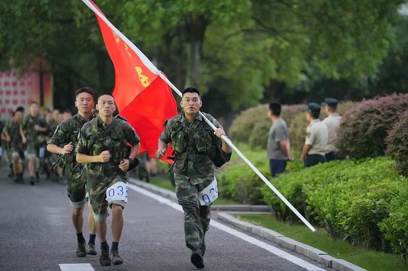 活久见！现在去银行存款，存5年的利息比存3年要少，发生了什么？