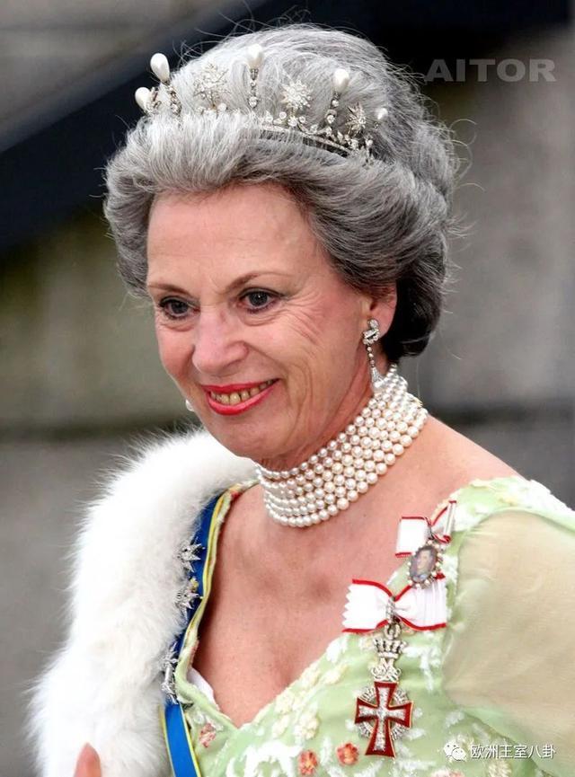发间的璀璨星辰—八卦欧洲王室的星型王冠发饰