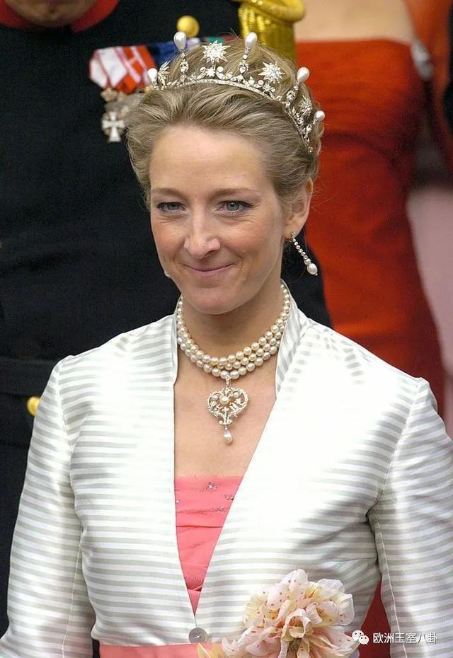 发间的璀璨星辰八卦欧洲王室的星型王冠发饰