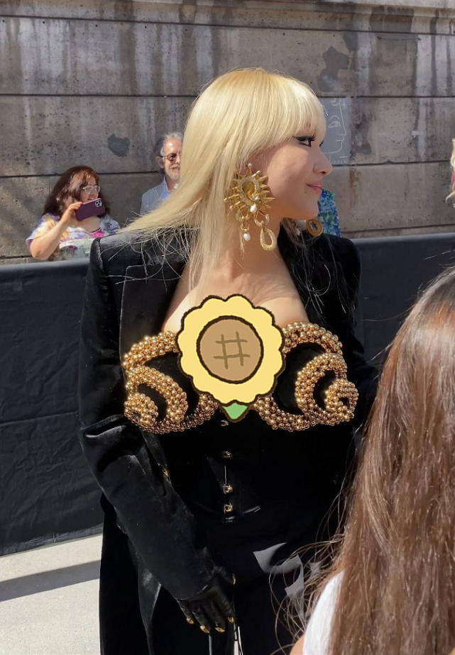 比如,前女团2ne1队长李彩琳的这身时尚造型真是相当吸睛.