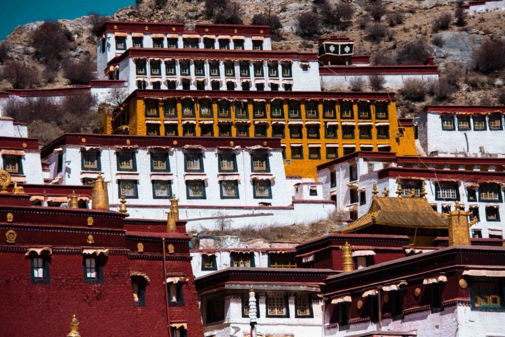 拉萨"三大寺"之一,佛教圣地,美好风景,不来简直就是一大遗憾_腾讯新闻