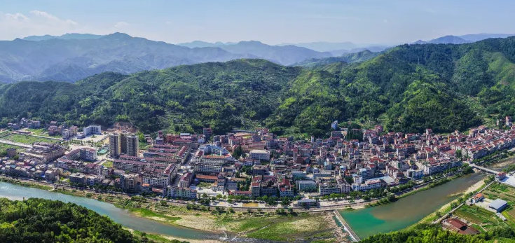 青田县东北部,东与万山乡,黄垟乡接壤,南,西南与船寮镇毗连,西连高湖