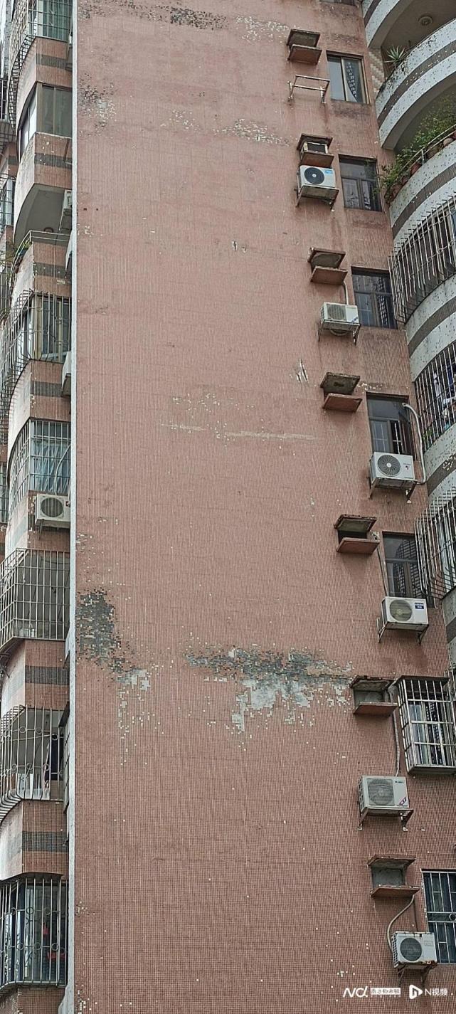 番禺一楼栋外墙马赛克脱落严重,业主盼微改造能协助彻底修复