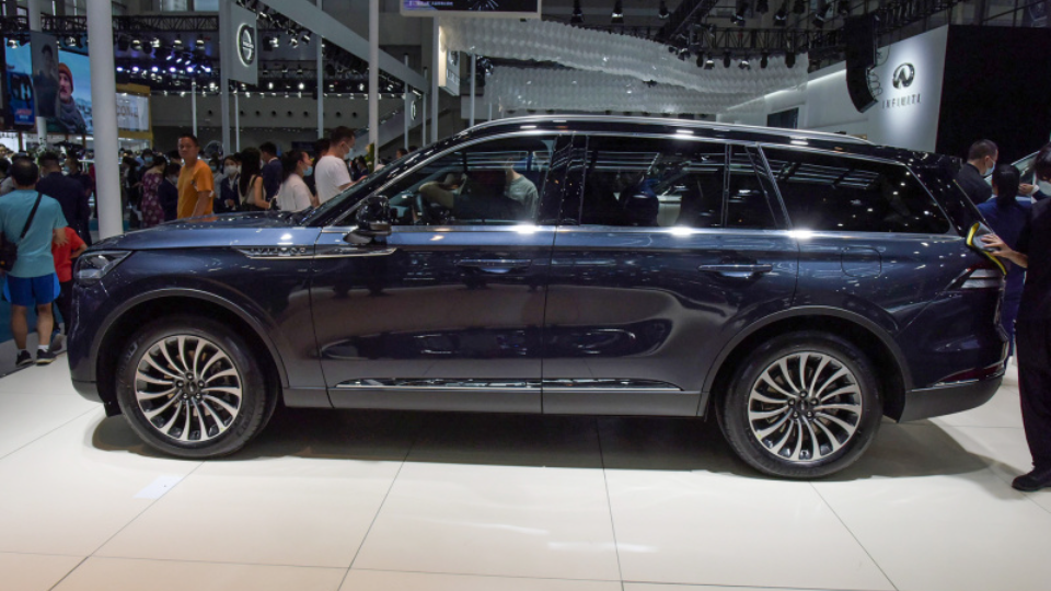 **的3.0t豪华suv,林肯飞行家每年花4万元养车够不够?插图1