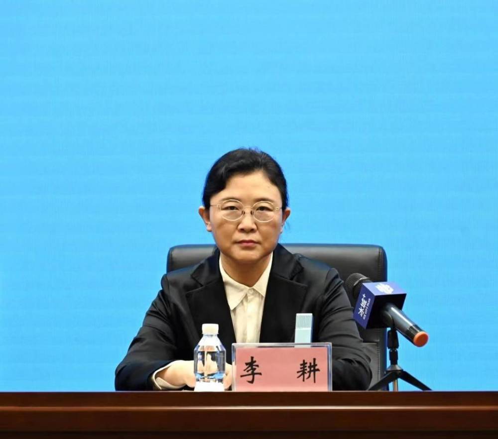 李耕介绍,由哈尔滨市文化广电和旅游局牵头,结合哈尔滨市冰雪经济发展