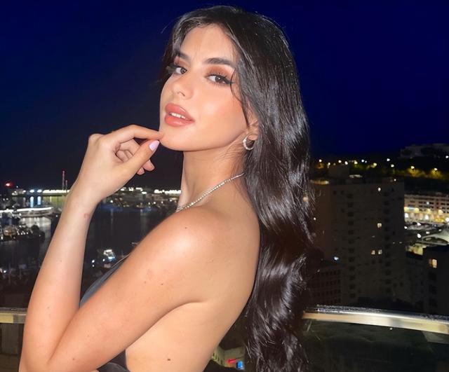 法布雷加斯和著名名媛丹妮埃拉有过非常甜蜜的爱情,两人年龄相差12岁