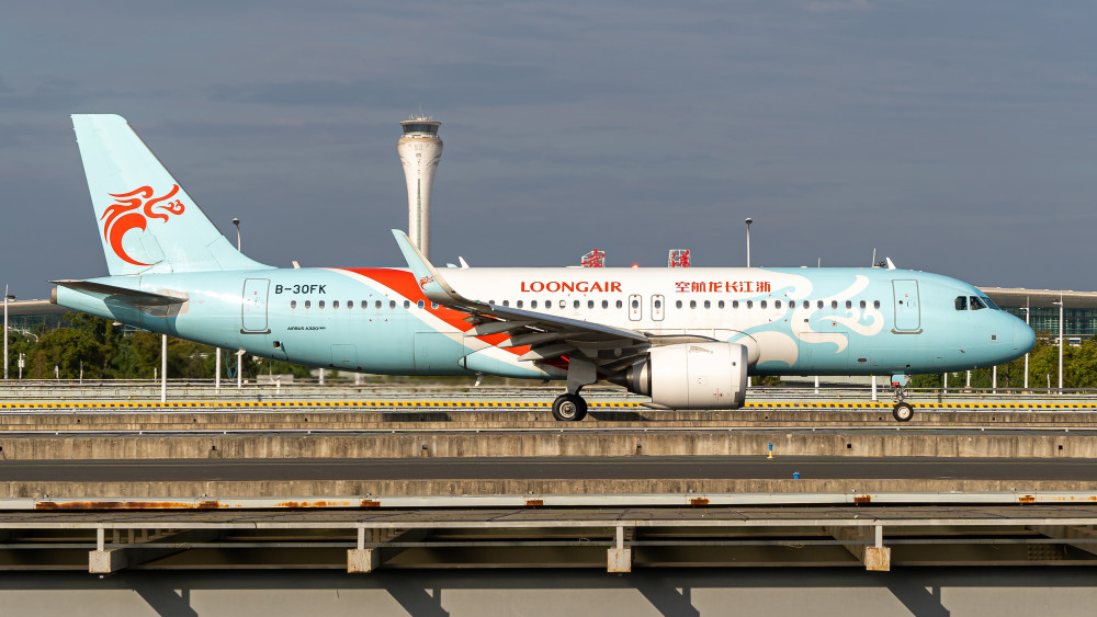 武汉天河机场,一架空中客车a320neo系列客机.