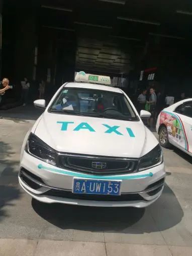 贵阳出租车换新装你猜什么颜色
