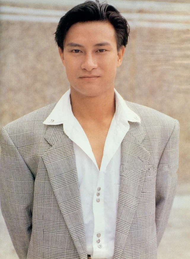 57岁刘锡明近照气质好,长居内地演出邀约多,家庭幸福已原谅倪震