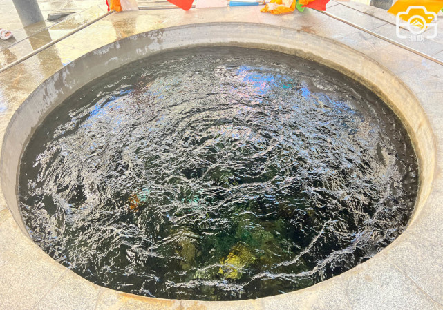 昆仑山惊现神奇喷泉,海拔3800米却四季不冻,被人们奉为昆仑神泉