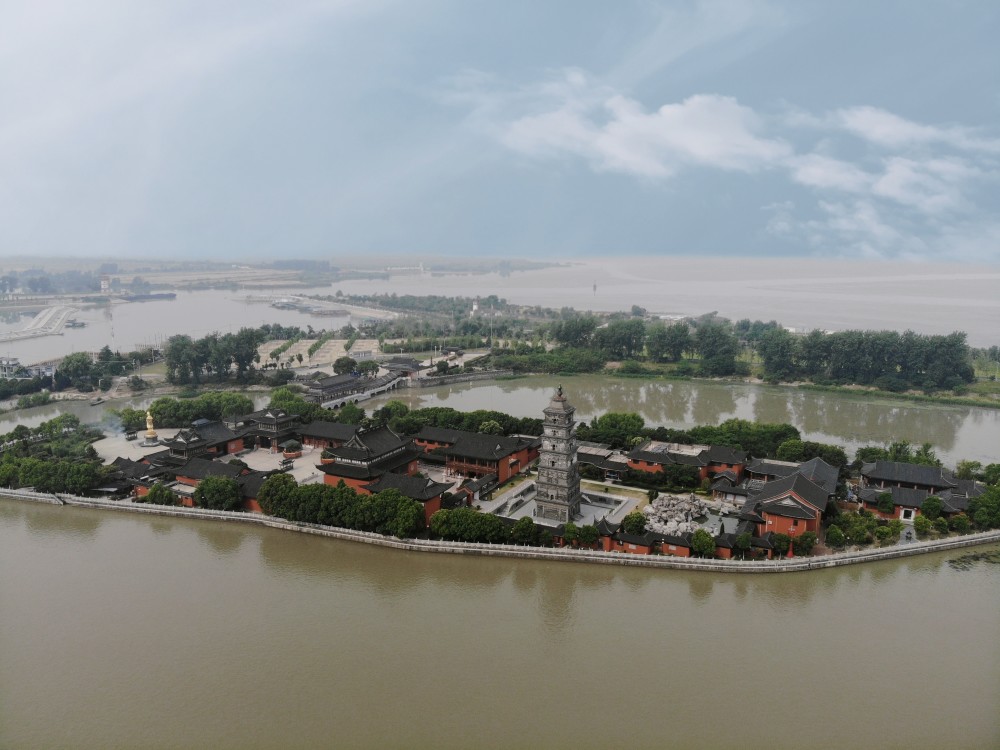 江苏高邮镇国寺漂浮在京杭运河的千年古寺耗重金保留的钉子户