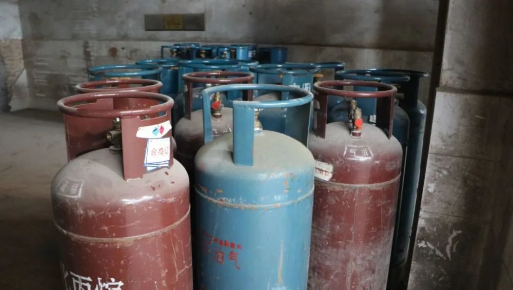 查封遵义一生产车间储存易燃易爆危险品