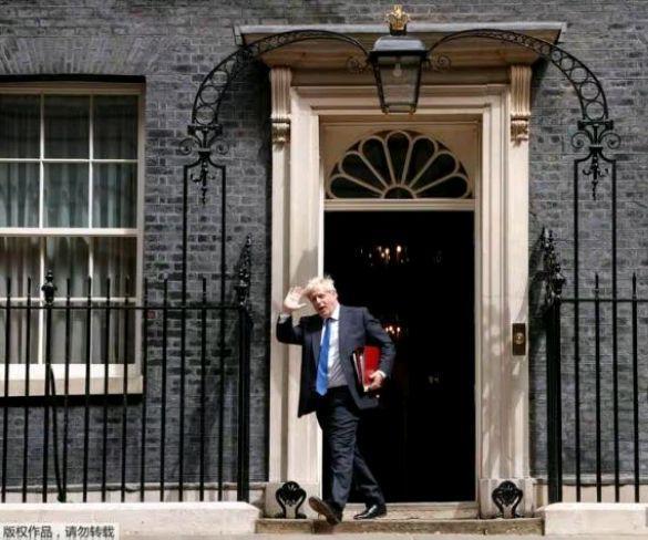 面对英国内阁危机和高通胀，约翰逊首相还想赖着不走？