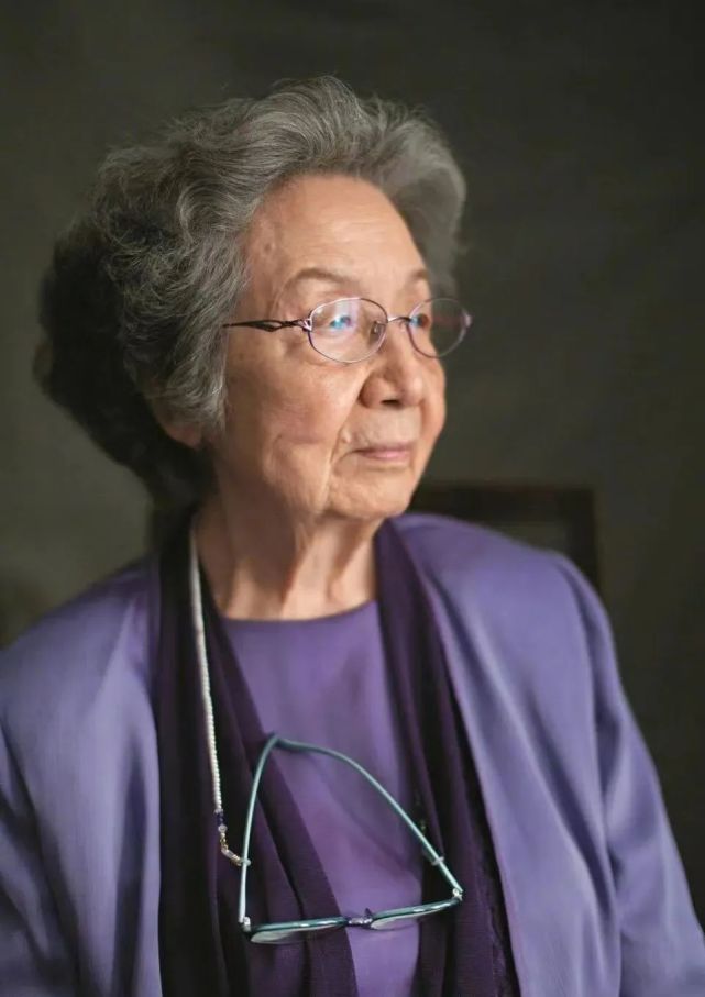 17岁丧母52岁丧女94岁裸捐千万中国最美女国士的传奇一生