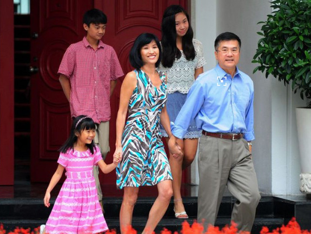 骆家辉妻子证实离婚两年:还是朋友一同出席活动