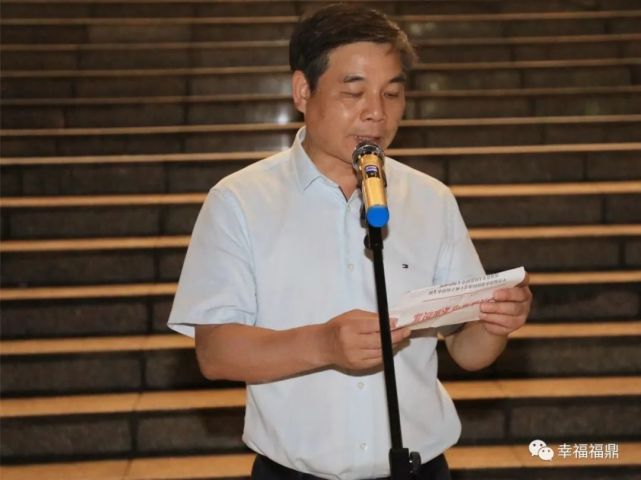 林乃平宣读文件突击队临时党支部书记曾庆贵作表态发言.