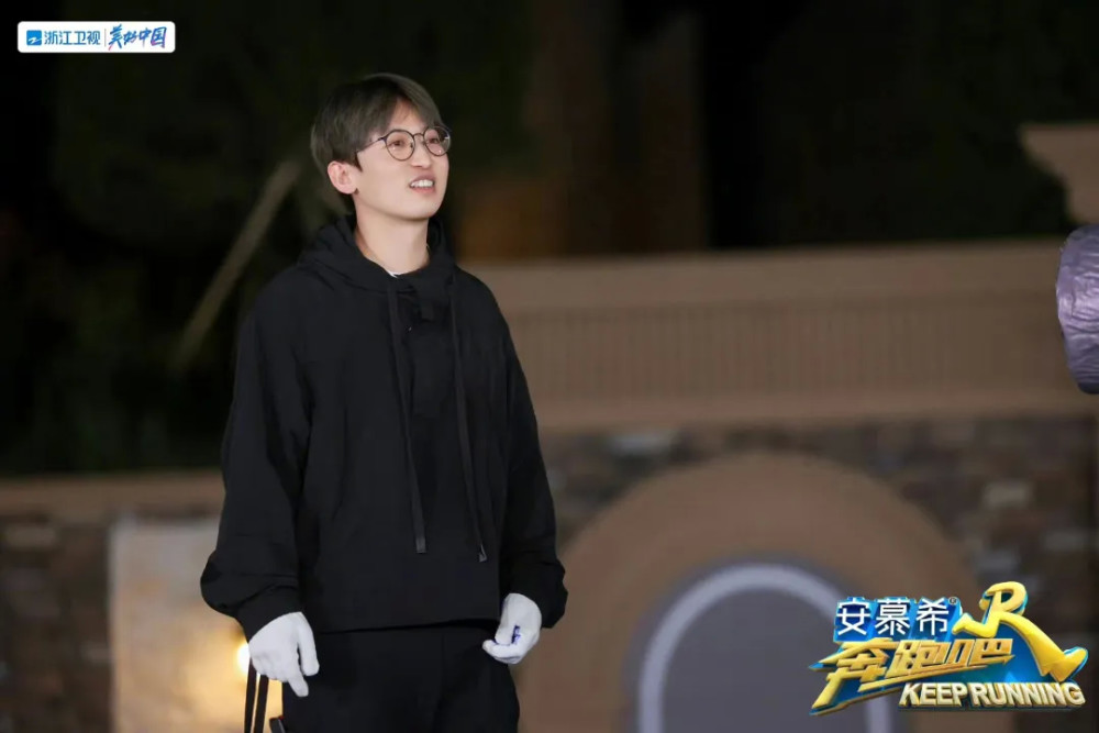 金靖蔡徐坤整姚译添,综艺导演出镜,是《奔跑吧》爆点还是槽点?