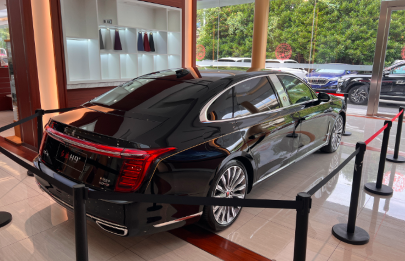 红旗h9 到店实拍解读 气场强大空间优越 搭载3.0t v6发动机_腾讯新闻