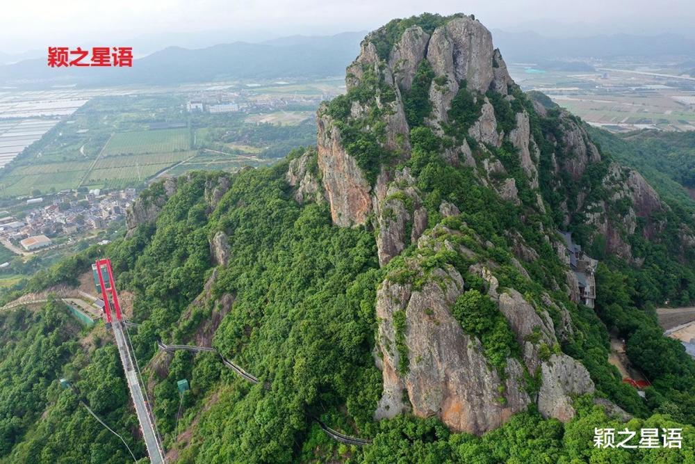 宁波小灵岩火山峰景区,彩虹吊桥全长350米,步步惊心