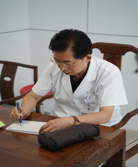 天津渤海医院中医专家卢建强:取百家之长独成一派,旨在奇方造福人民