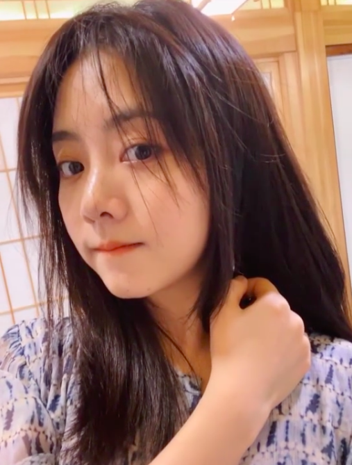 被谭松韵的素颜杀惊艳到了怼脸拍皮肤太好她真不是大学生吗