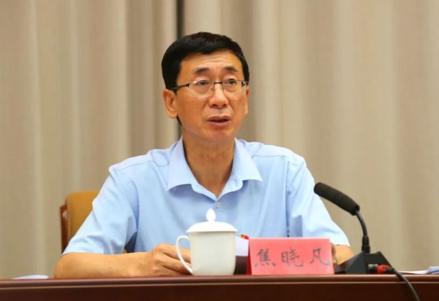 伊犁州党委常委,伊宁市委书记焦晓凡主持学习并讲话.