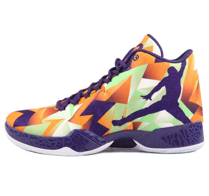 前后掌分离zoom的aj32均衡一些,但沉了,加入了新的鞋带系统的aj33更沉